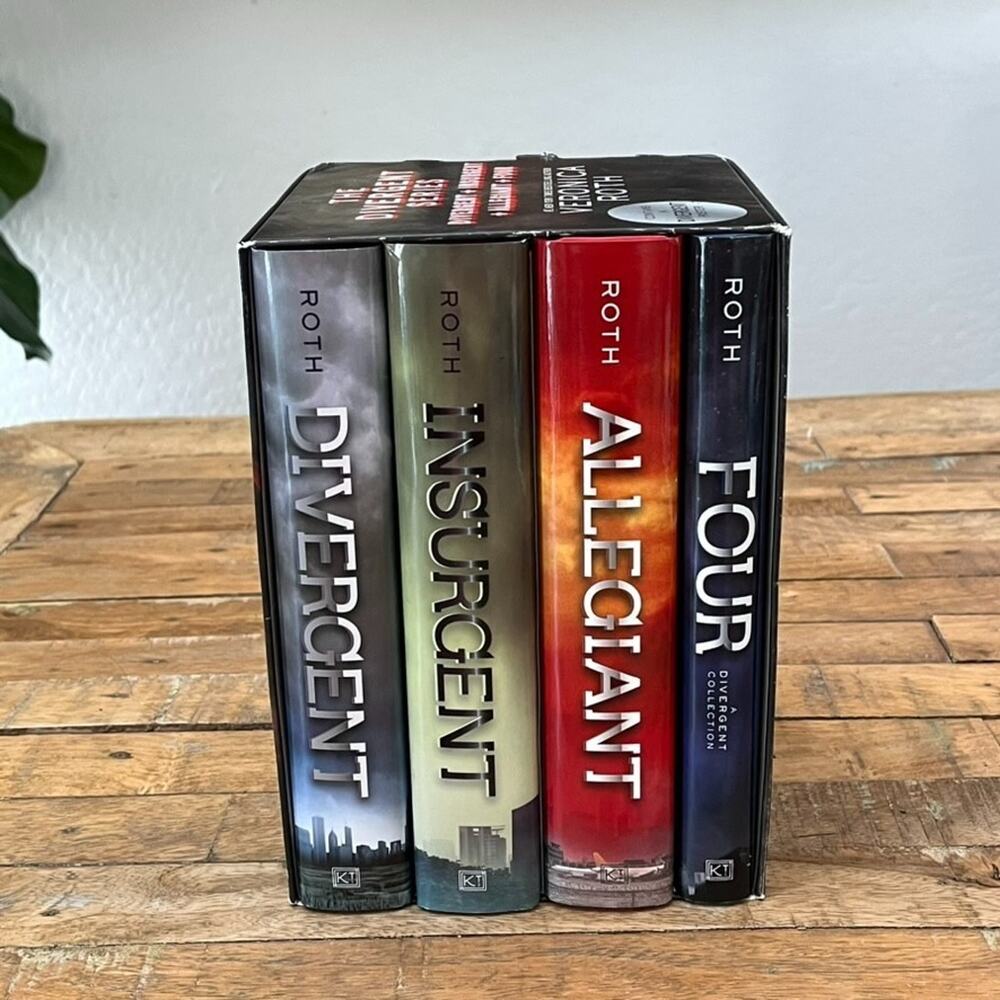 The Divergent Series Complete 4 Book Hardcover Series and Poster
